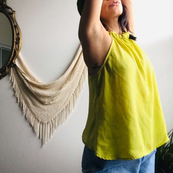 2b BEBE  Neon Open Back Blouse - Picture 8 of 8